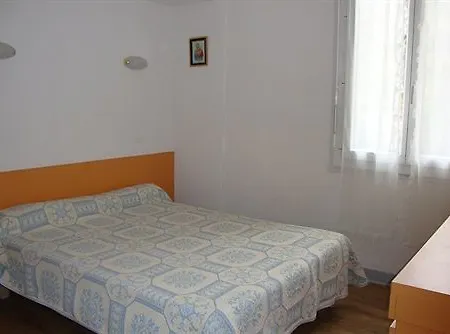Au Petit Languedoc 호텔 2*