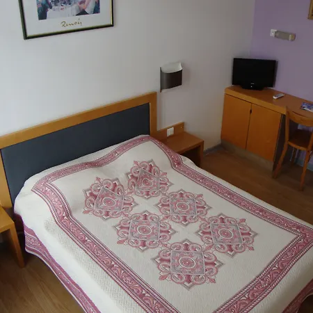 Au Petit Languedoc Hotel 2*