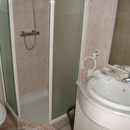 Au Petit Languedoc Hotel 2*