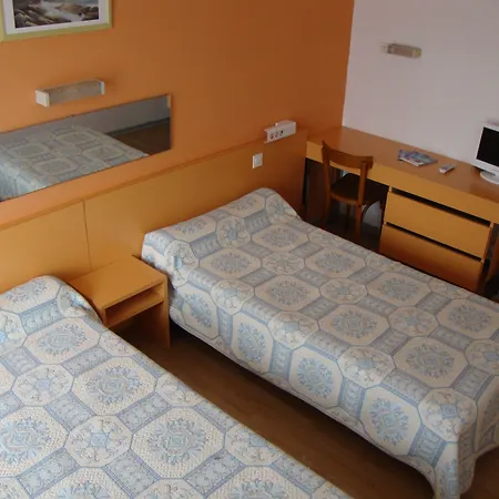 Отель Hotel Au Petit Languedoc
