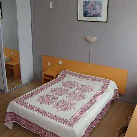 Отель Hotel Au Petit Languedoc