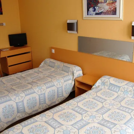 Hotel Au Petit Languedoc Лурд
