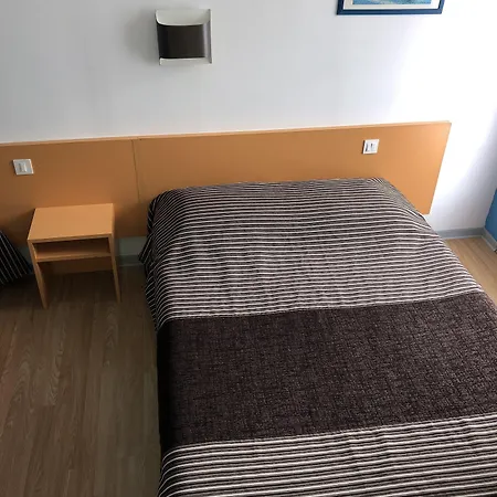 Отель Hotel Au Petit Languedoc