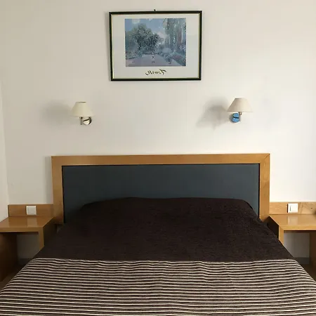 Отель Hotel Au Petit Languedoc