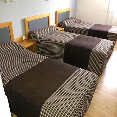 Отель Hotel Au Petit Languedoc Лурд