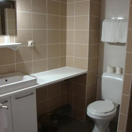 Отель Hotel Au Petit Languedoc 2*