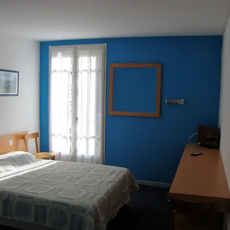 Au Petit Languedoc ホテル 2*