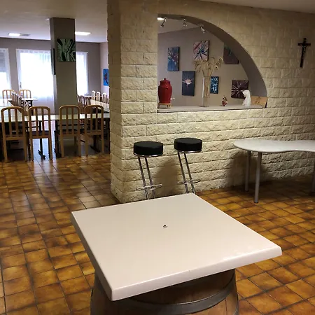 Au Petit Languedoc 2* ルルド